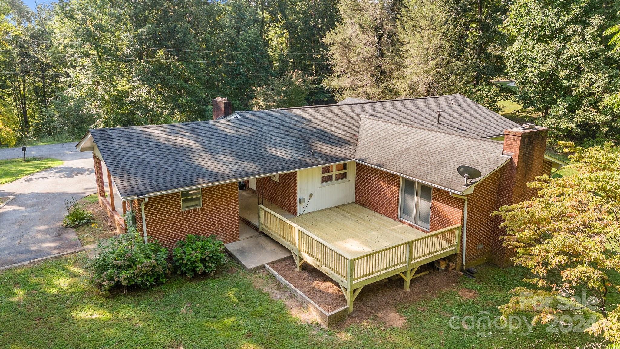 305 Landis Road Marion, NC 28752 - Photo 2 of 32 Gallery Image 2