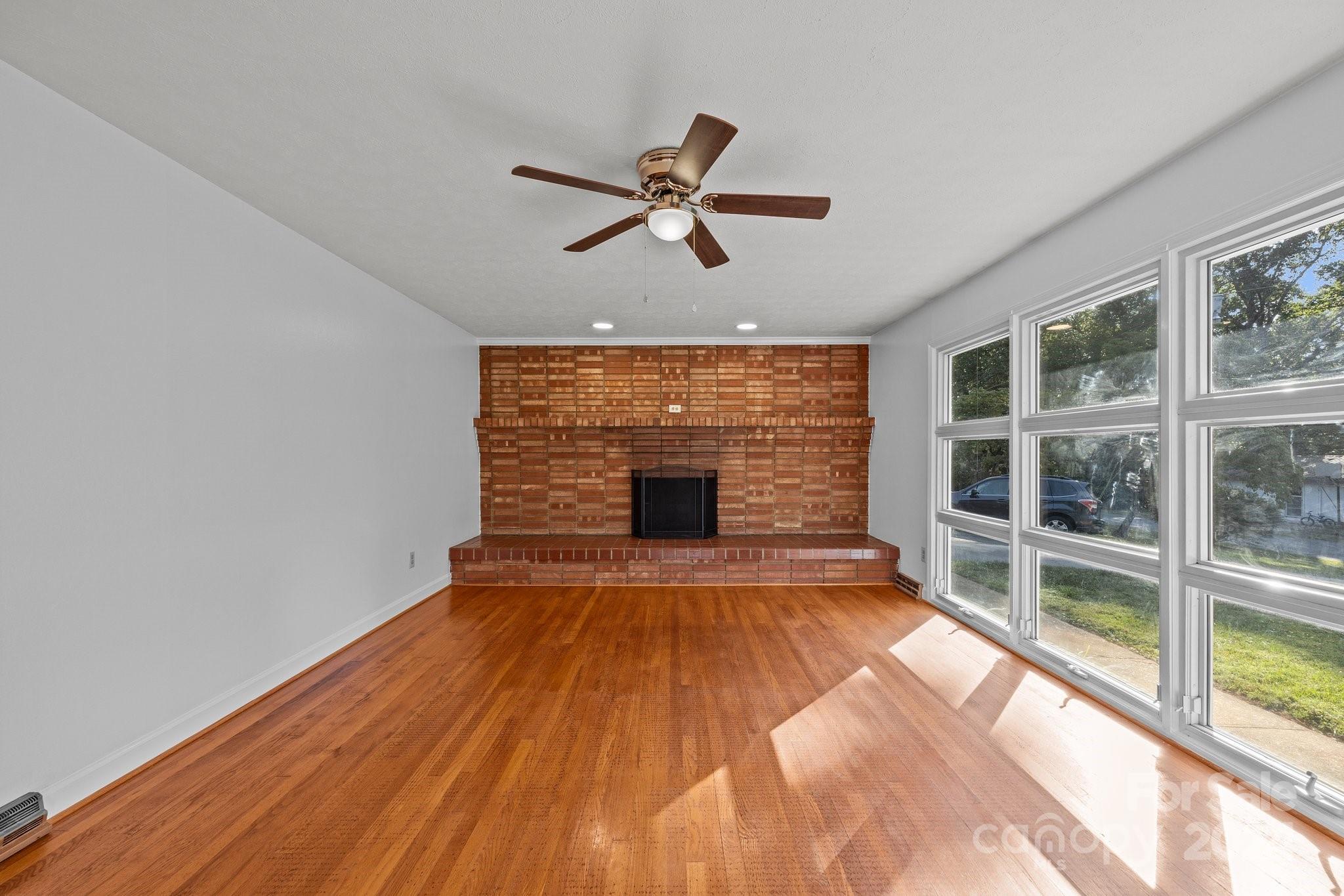 305 Landis Road Marion, NC 28752 - Photo 4 of 32 Gallery Image 4