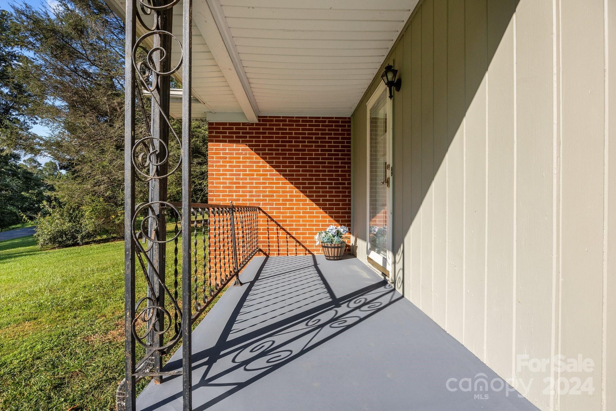 305 Landis Road Marion, NC 28752 - Photo 5 of 32 Gallery Image 5
