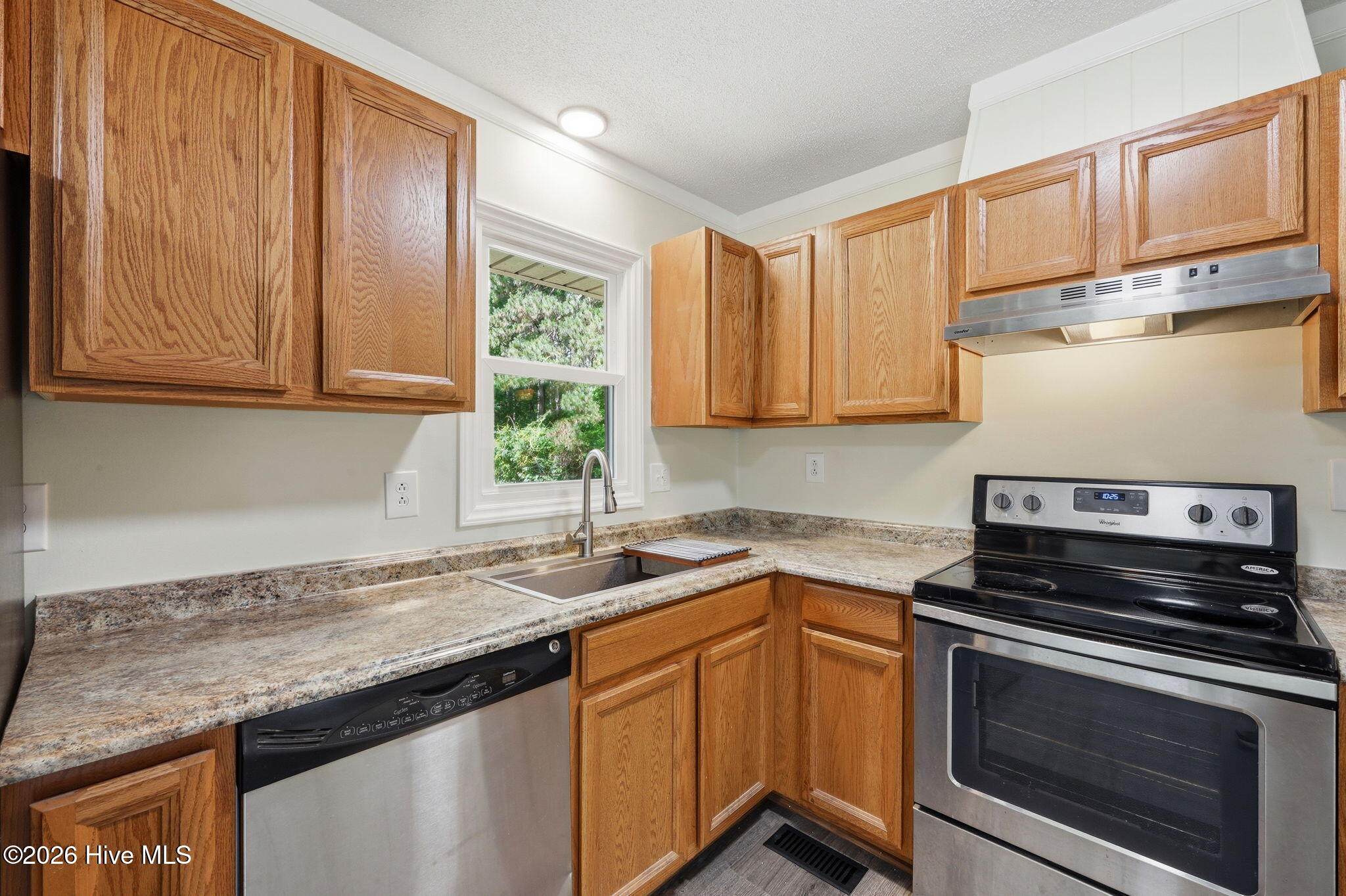 1040 Broad Creek Road New Bern, NC 28560 - Photo 10 of 47 18-web-or-mls-0C0A7753