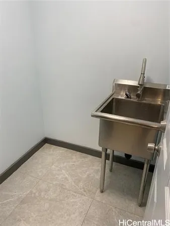 $3,400 | 4186 Kilauea Avenue, Unit DOWNSTAIRS, Honolulu, HI 96816