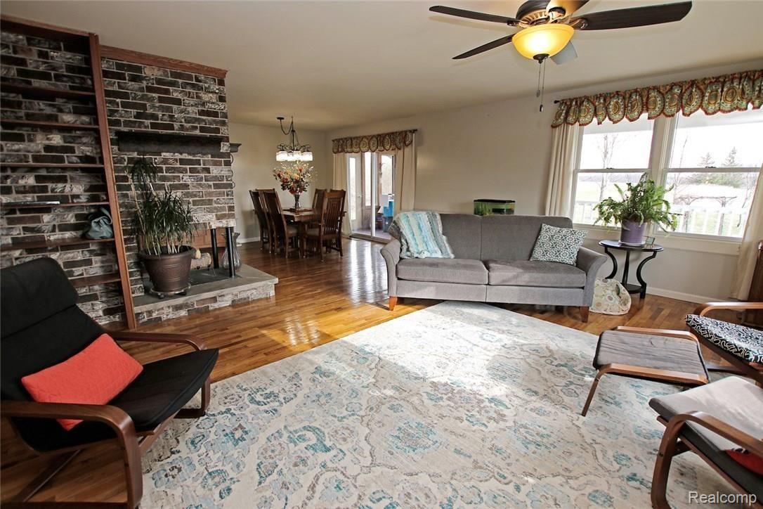 9488 Hegel Road Goodrich, MI 48438 - Photo 7 of 42 7) Living Room.jpg