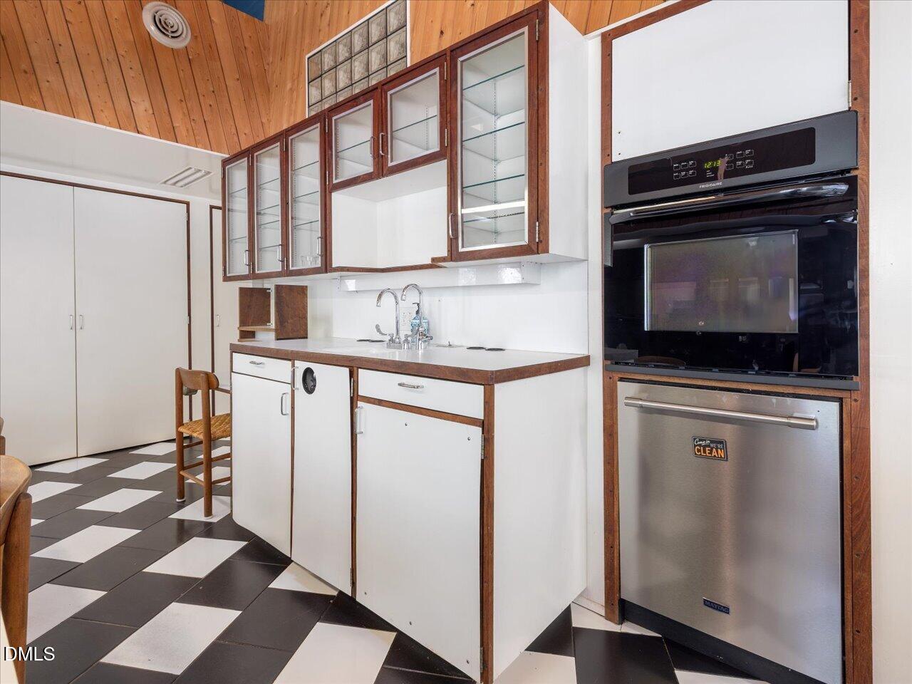 215 Hillcrest Road Raleigh, NC 27605 - Photo 45 of 97 047-Eat in Kitchen