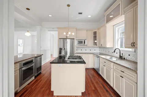 $695,000 | 1819 Decatur Street, Houston, TX 77007