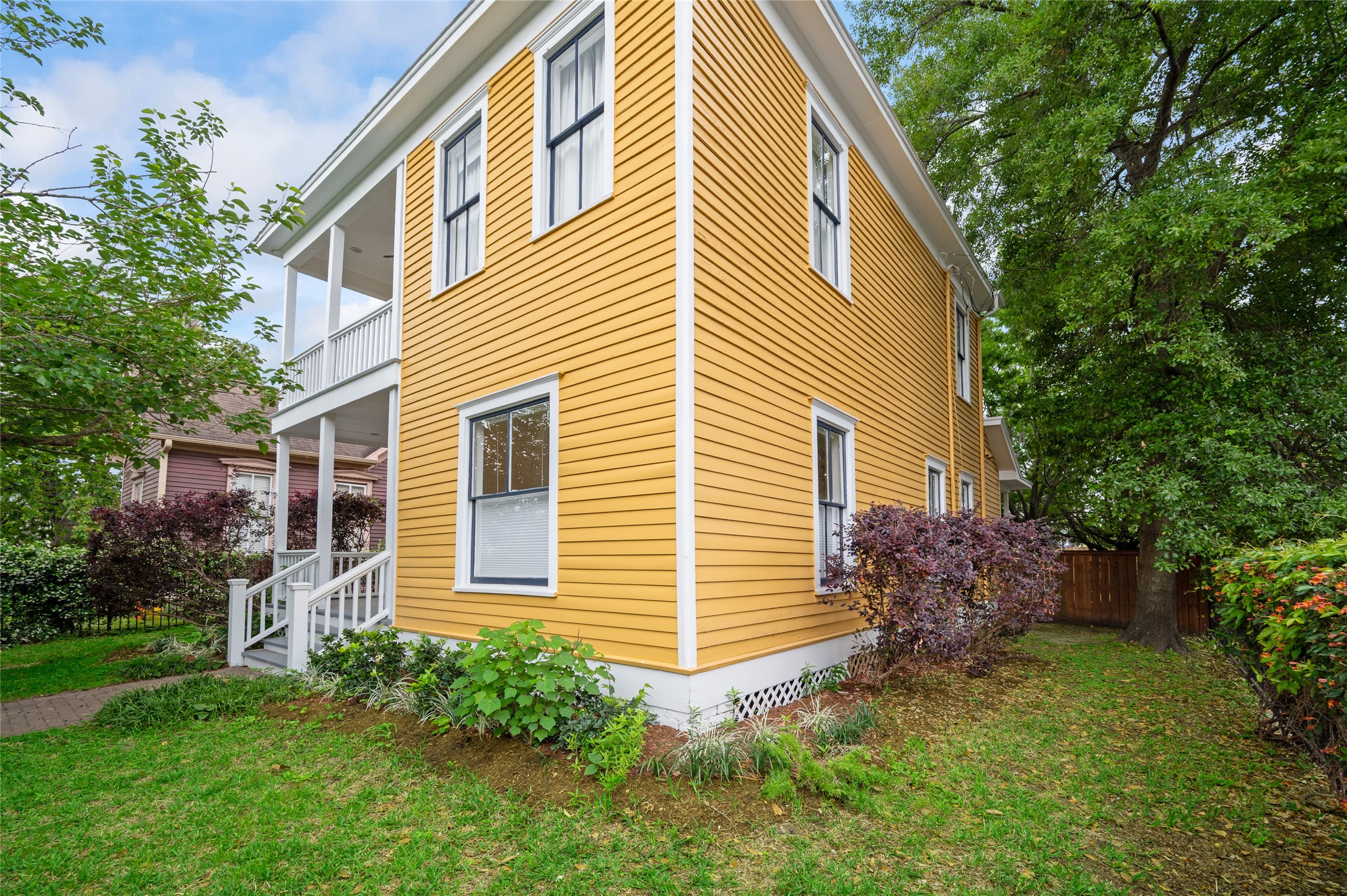 1819 Decatur Street Houston, TX 77007 - Photo 2 of 36 Built in 1890, this 2-story residence as withstood the test of time and retains its original 139 year old charm while boasting modern amenities inside.