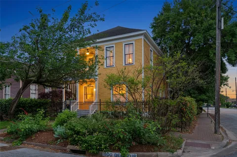 $695,000 | 1819 Decatur Street, Houston, TX 77007