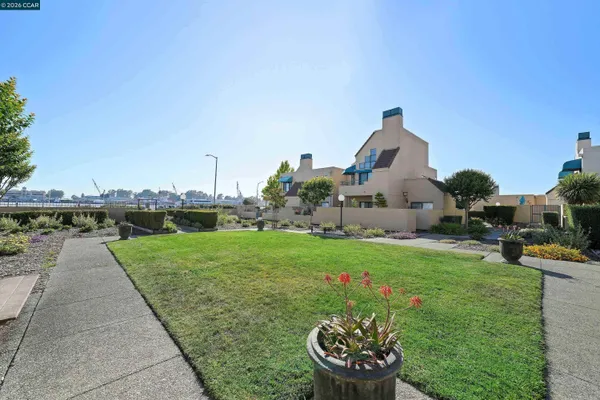 $308,000 | 196 Nantucket Lane, Vallejo, CA 94590