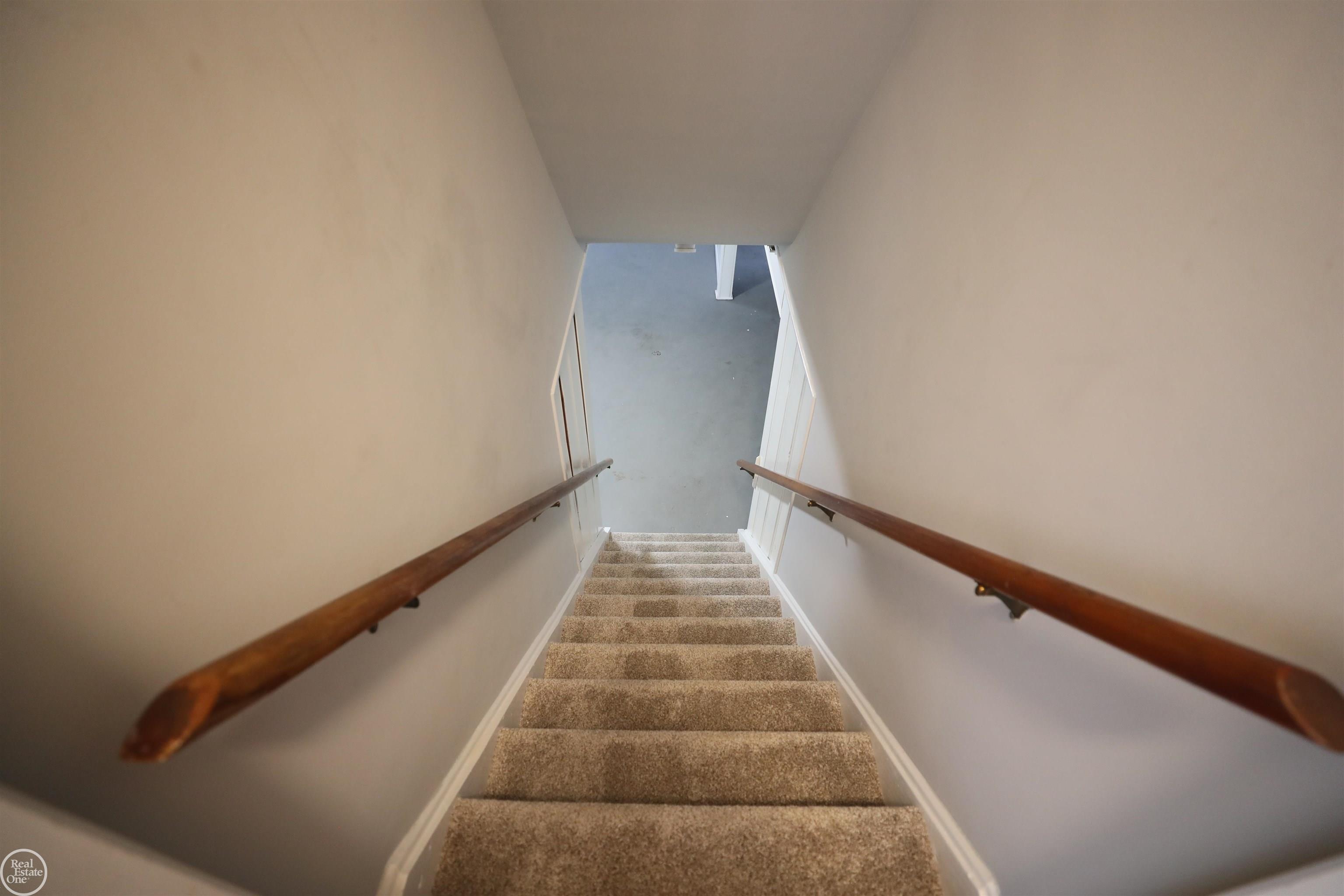 1111 South Renaud Road Grosse Pointe, MI 48236 - Photo 28 of 38 50103250-27.JPG