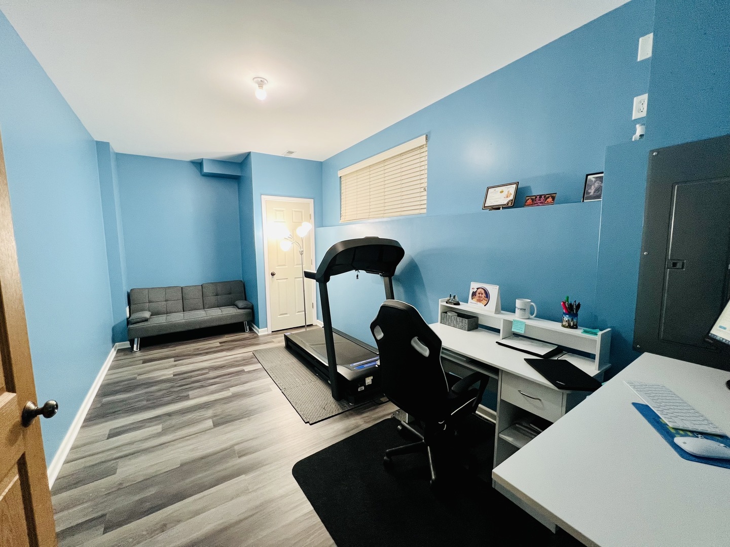 146 Goldenhill Street Carol Stream, IL 60188 - Photo 16 of 18 a view of a workspace with furniture