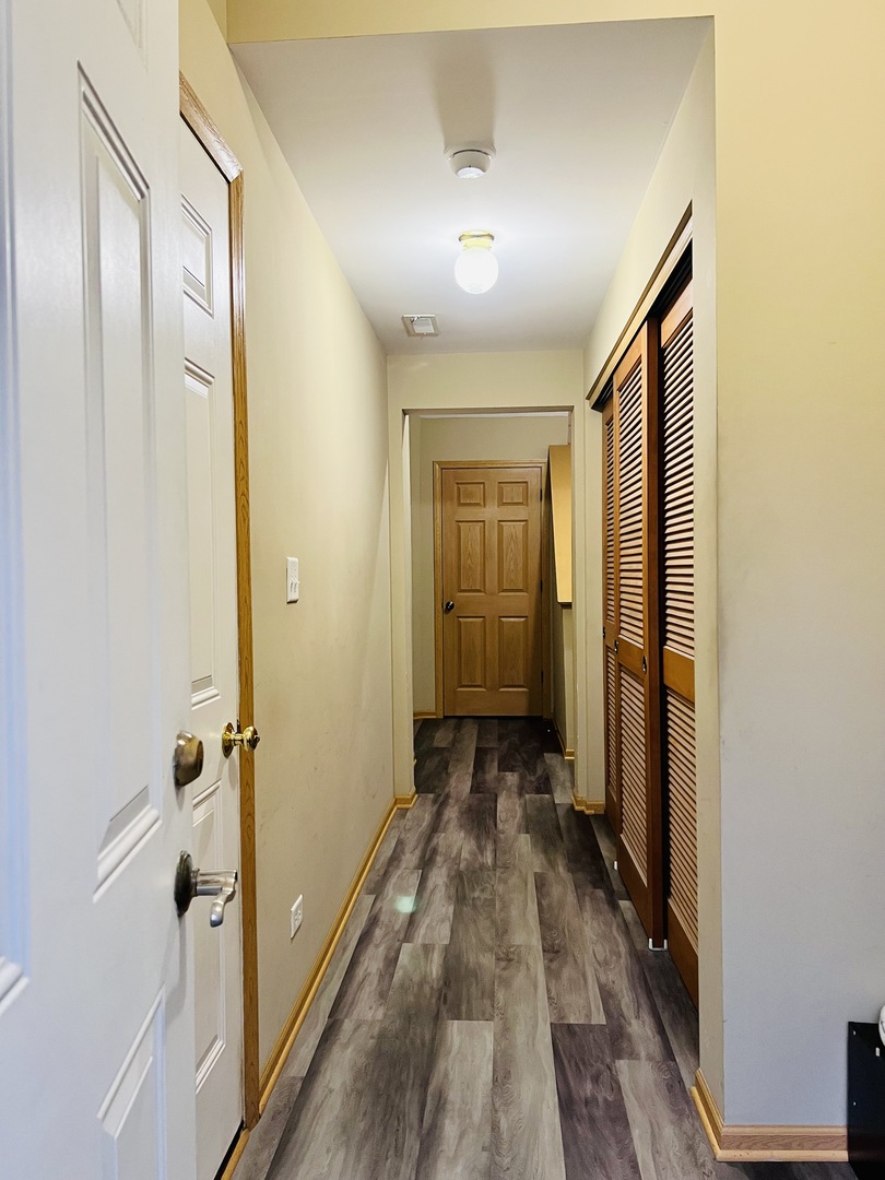 146 Goldenhill Street Carol Stream, IL 60188 - Photo 17 of 18 a view of a bathroom from a hallway
