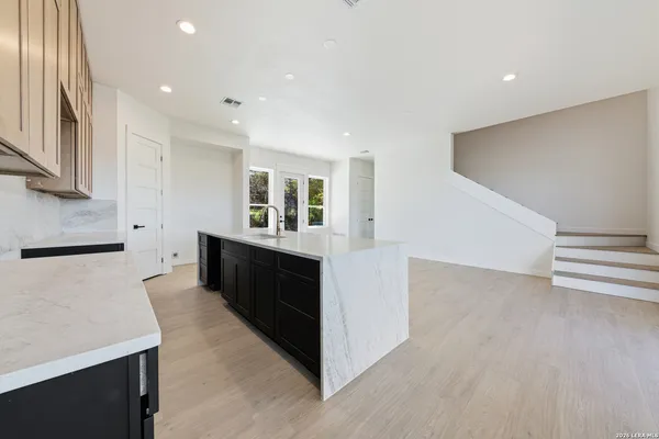 $1,250,000 | 1123 Ledge Path, Canyon Lake, TX 78133
