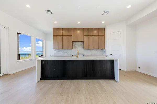 $1,250,000 | 1123 Ledge Path, Canyon Lake, TX 78133