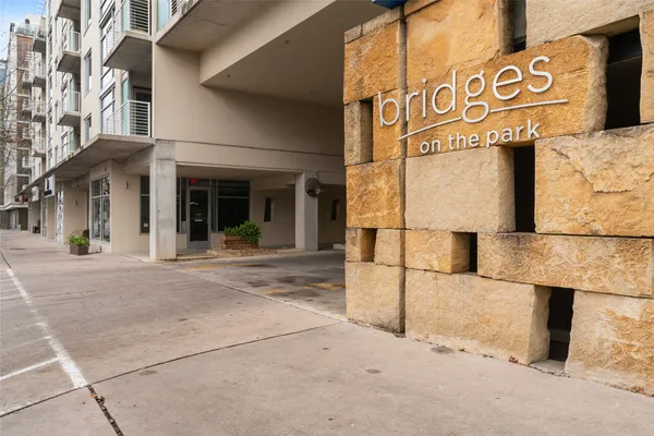 $4,500 | 210 Lee Barton Drive, Unit 517, Austin, TX 78704