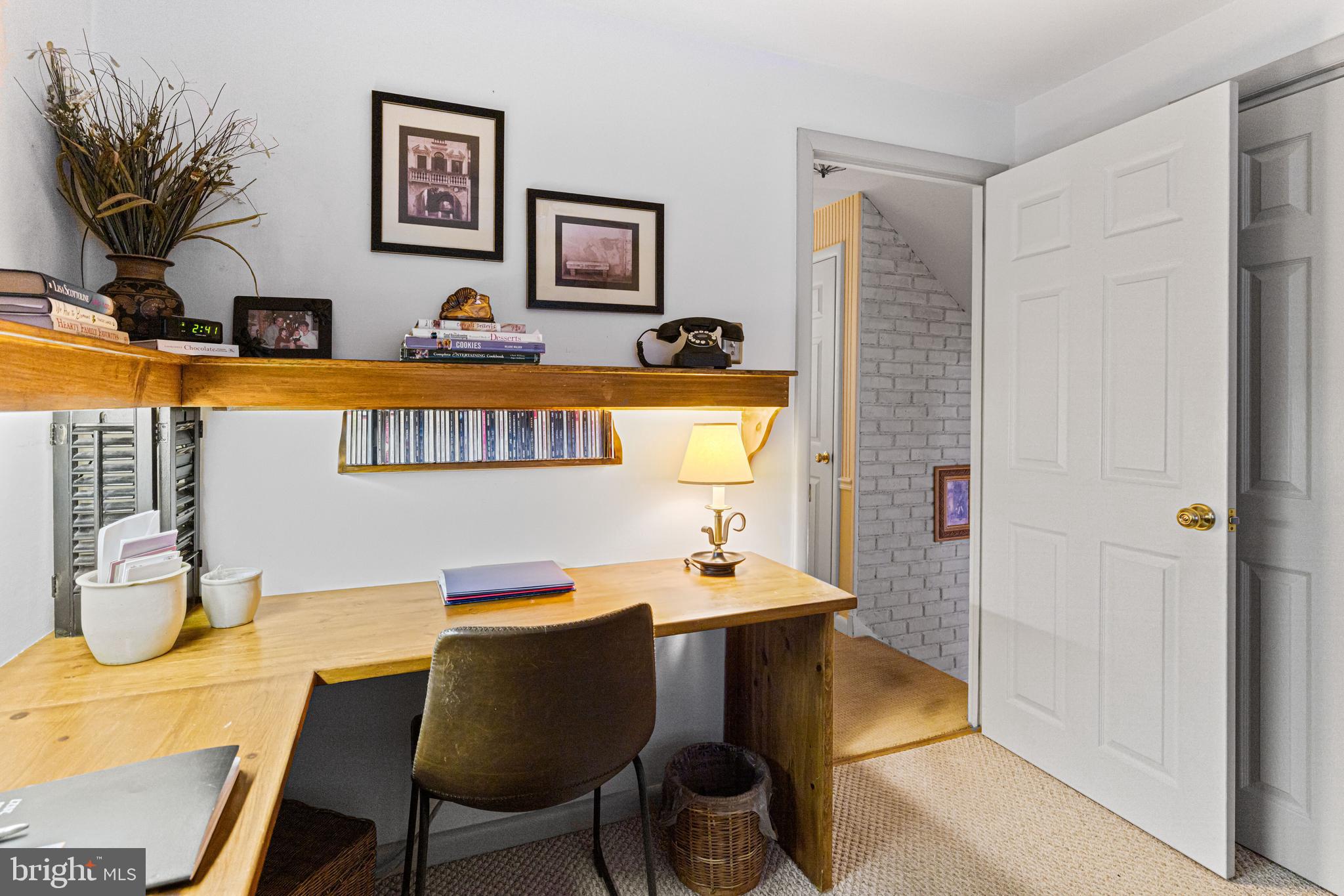 1324 Partridge Road Abington, PA 19001 - Photo 11 of 19 Custom built in desk