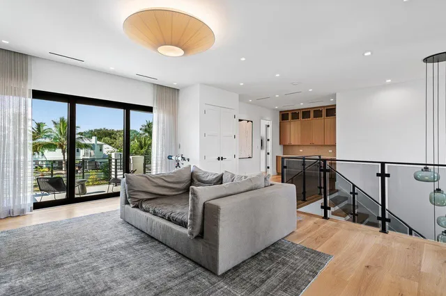 $6,495,000 | 830 Lake Shore Drive, Delray Beach, FL 33444