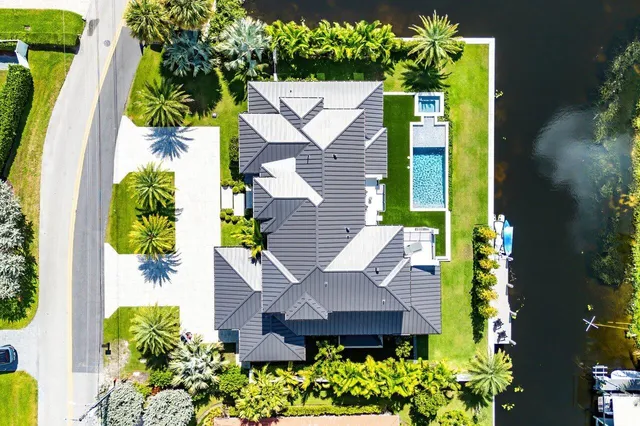 $6,495,000 | 830 Lake Shore Drive, Delray Beach, FL 33444