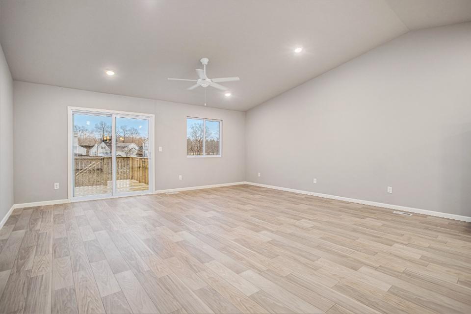 614 Arizona Boulevard Three Rivers, MI 49093 - Photo 4 of 27 2-CCF024-i2060-Great Room1