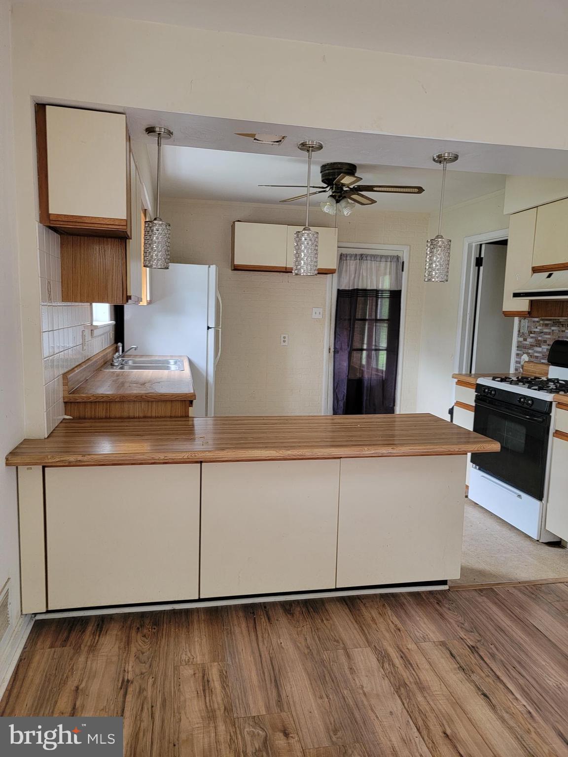 16214 Livingston Road Accokeek, MD 20607 - Photo 2 of 7