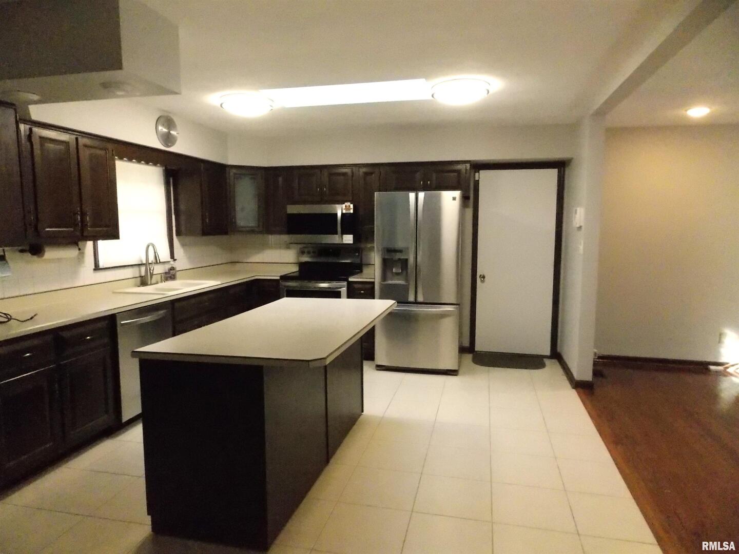 1723 Walnut Hill Road Centralia, IL 62801 - Photo 11 of 49