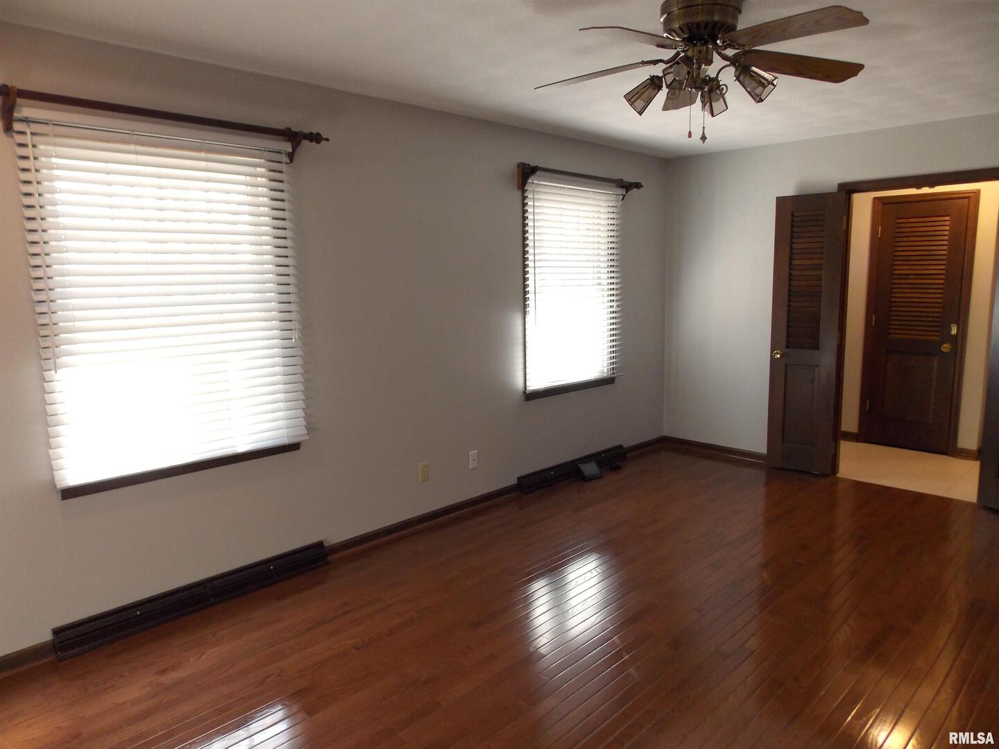 1723 Walnut Hill Road Centralia, IL 62801 - Photo 12 of 49