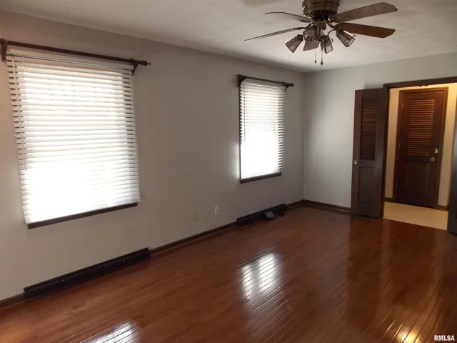 $355,000 | 1723 Walnut Hill Road, Centralia, IL 62801