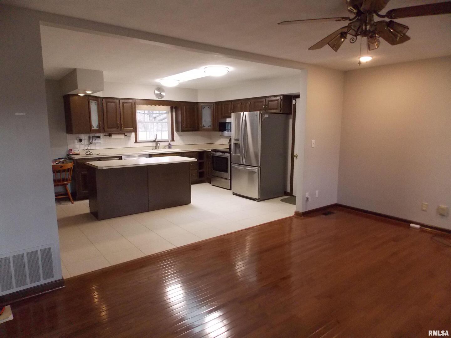 1723 Walnut Hill Road Centralia, IL 62801 - Photo 13 of 49
