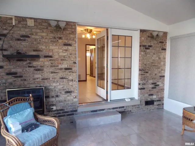 $355,000 | 1723 Walnut Hill Road, Centralia, IL 62801