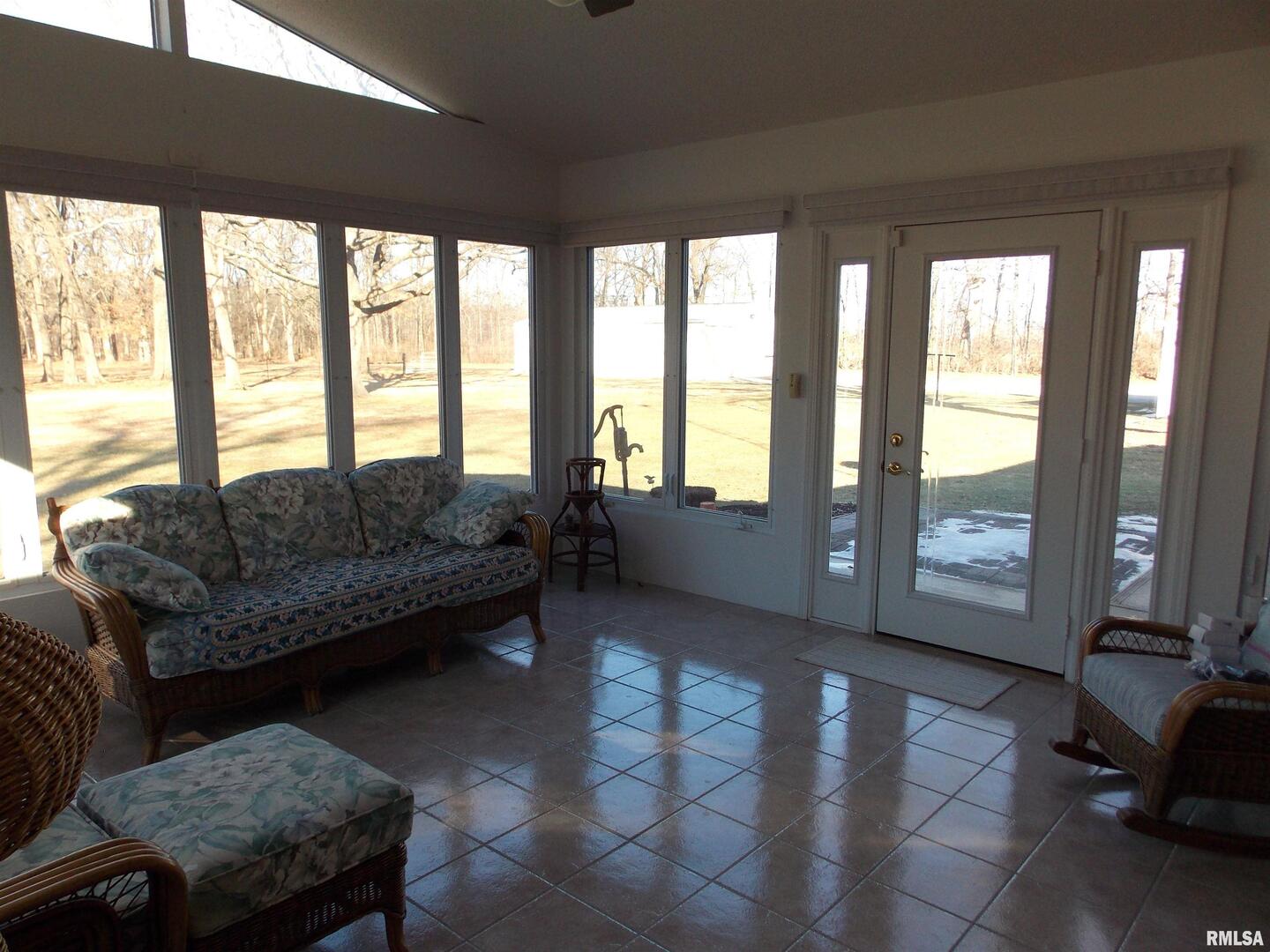 1723 Walnut Hill Road Centralia, IL 62801 - Photo 15 of 49