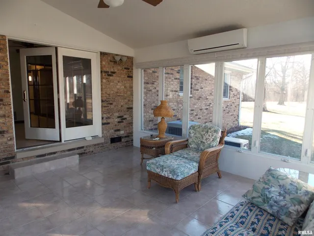 $355,000 | 1723 Walnut Hill Road, Centralia, IL 62801