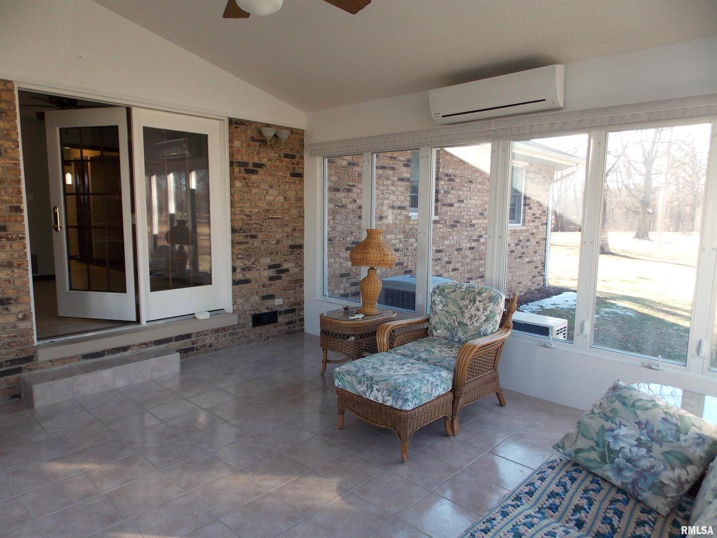 1723 Walnut Hill Road Centralia, IL 62801 - Photo 16 of 49