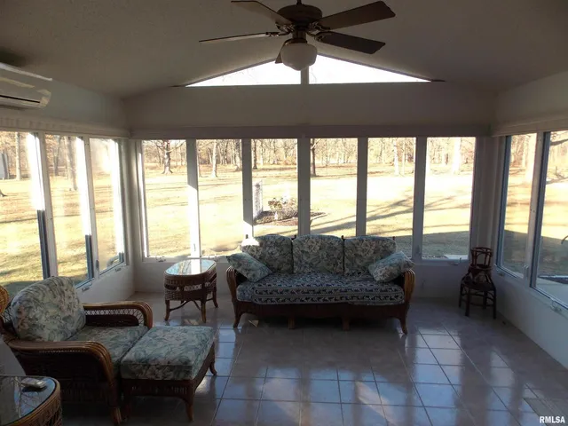 $355,000 | 1723 Walnut Hill Road, Centralia, IL 62801