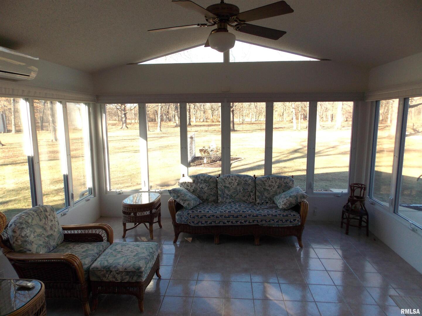 1723 Walnut Hill Road Centralia, IL 62801 - Photo 17 of 49