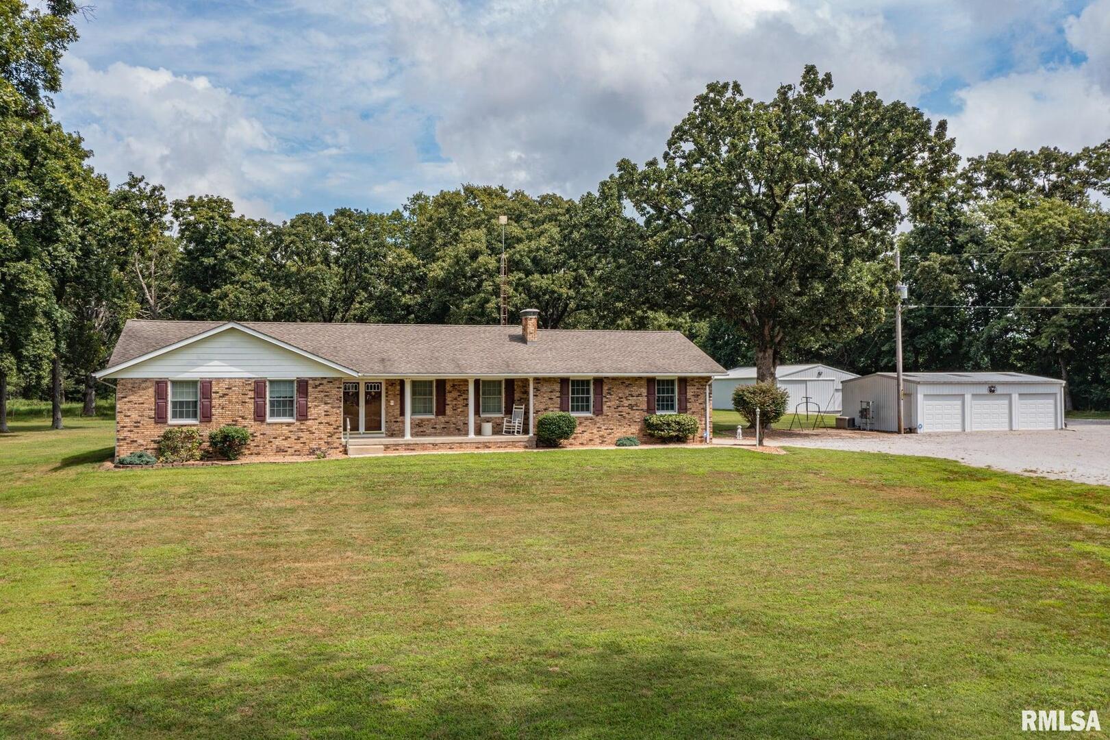 1723 Walnut Hill Road Centralia, IL 62801 - Photo 2 of 49