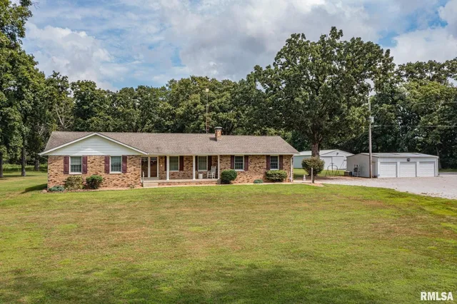 $355,000 | 1723 Walnut Hill Road, Centralia, IL 62801