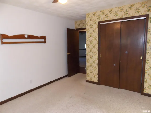 $355,000 | 1723 Walnut Hill Road, Centralia, IL 62801