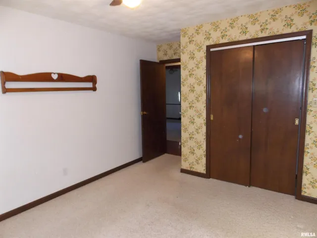 $355,000 | 1723 Walnut Hill Road, Centralia, IL 62801