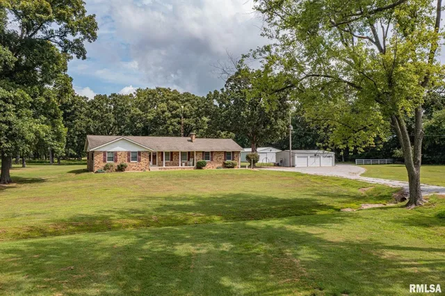 $355,000 | 1723 Walnut Hill Road, Centralia, IL 62801