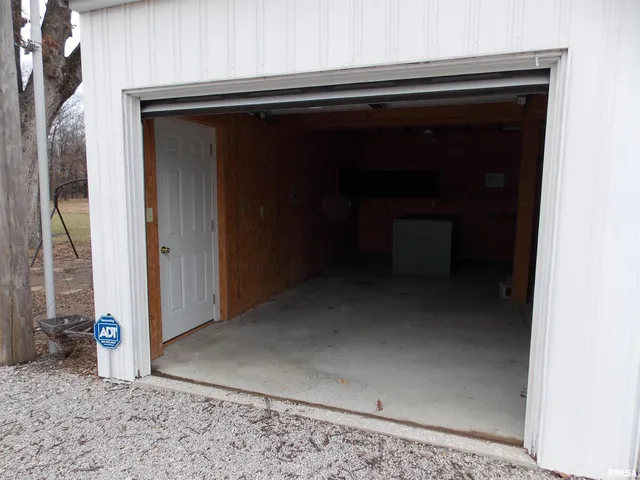 $355,000 | 1723 Walnut Hill Road, Centralia, IL 62801