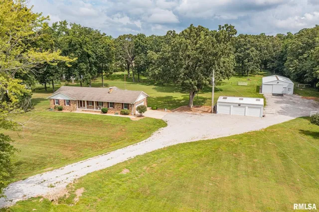 $355,000 | 1723 Walnut Hill Road, Centralia, IL 62801