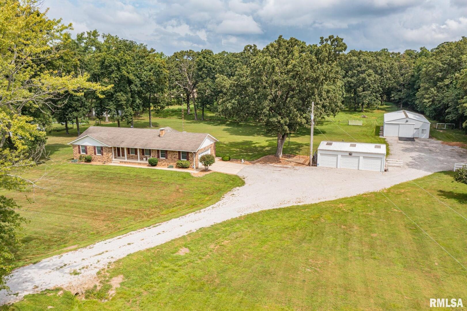 1723 Walnut Hill Road Centralia, IL 62801 - Photo 4 of 49