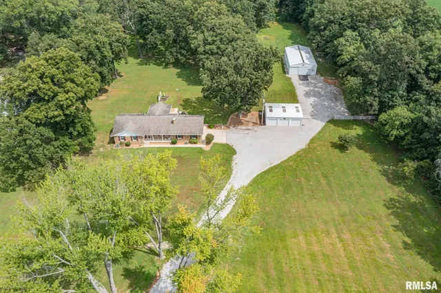 $355,000 | 1723 Walnut Hill Road, Centralia, IL 62801