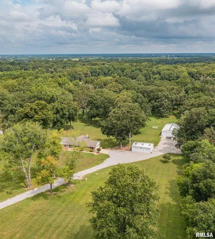 $355,000 | 1723 Walnut Hill Road, Centralia, IL 62801