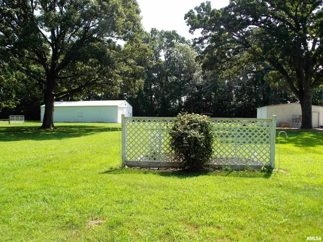 $355,000 | 1723 Walnut Hill Road, Centralia, IL 62801