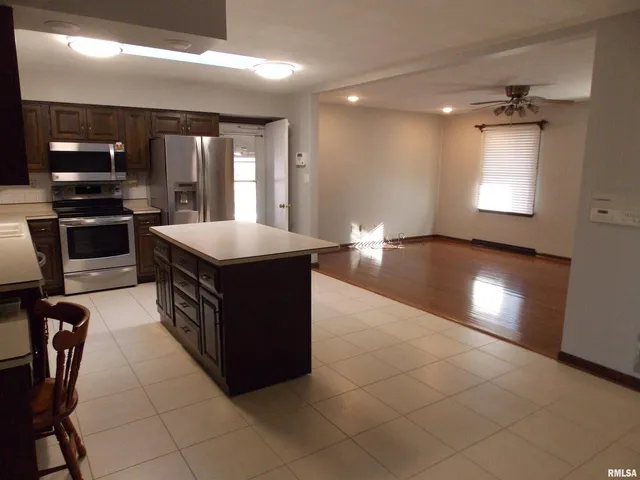 $355,000 | 1723 Walnut Hill Road, Centralia, IL 62801