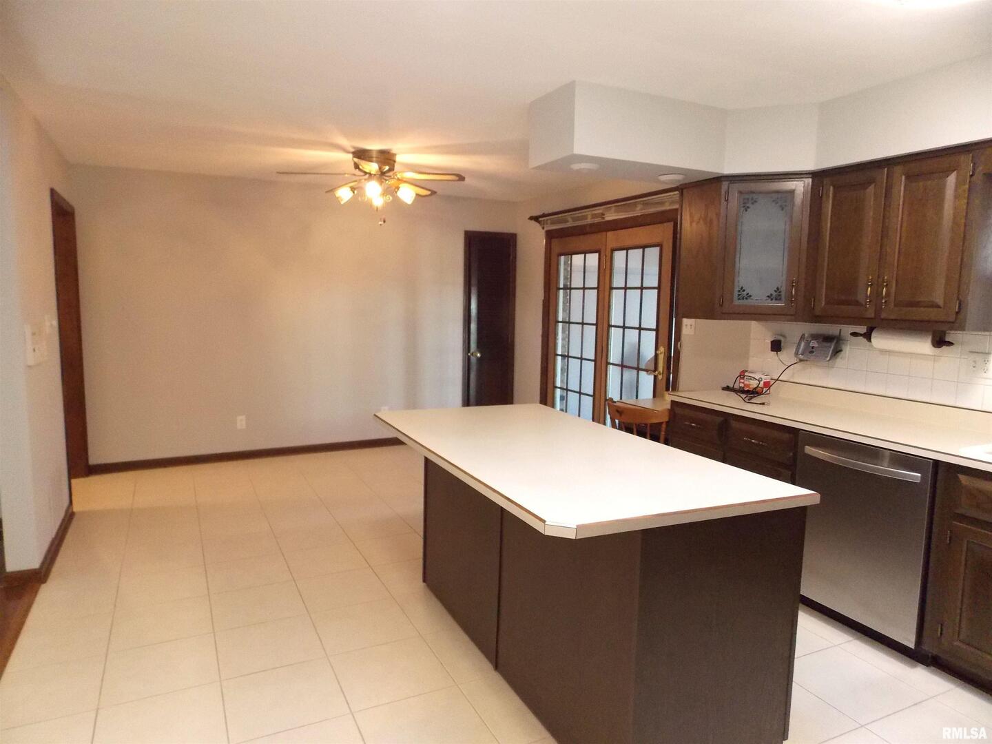 1723 Walnut Hill Road Centralia, IL 62801 - Photo 9 of 49