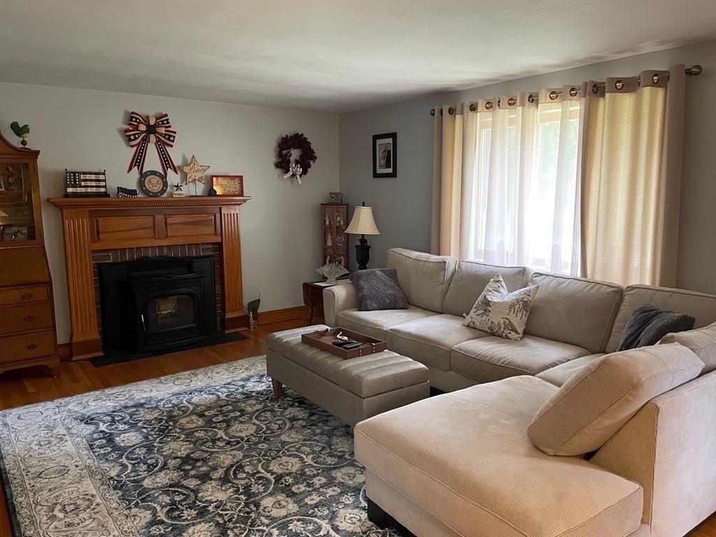 25 Helberg Road Springfield, MA 01128 - Photo 4 of 40