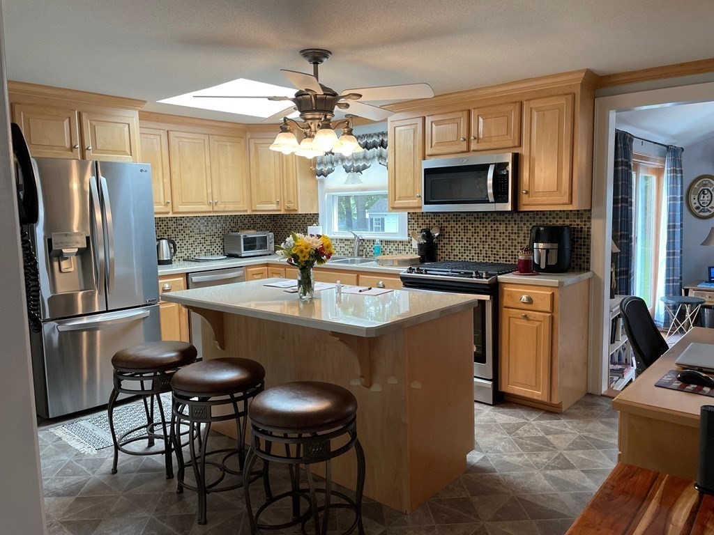 25 Helberg Road Springfield, MA 01128 - Photo 6 of 40