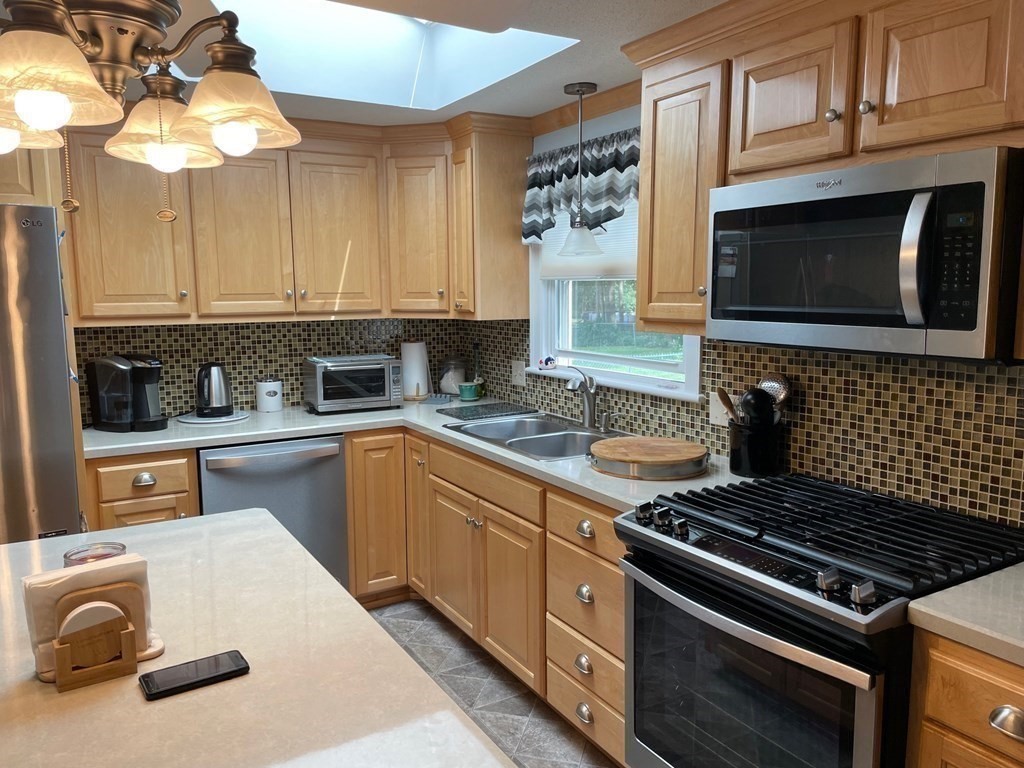 25 Helberg Road Springfield, MA 01128 - Photo 7 of 40