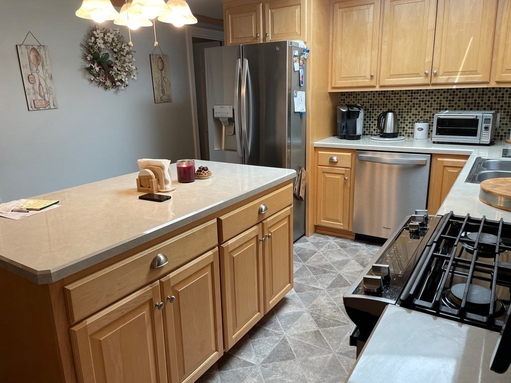 25 Helberg Road Springfield, MA 01128 - Photo 9 of 40