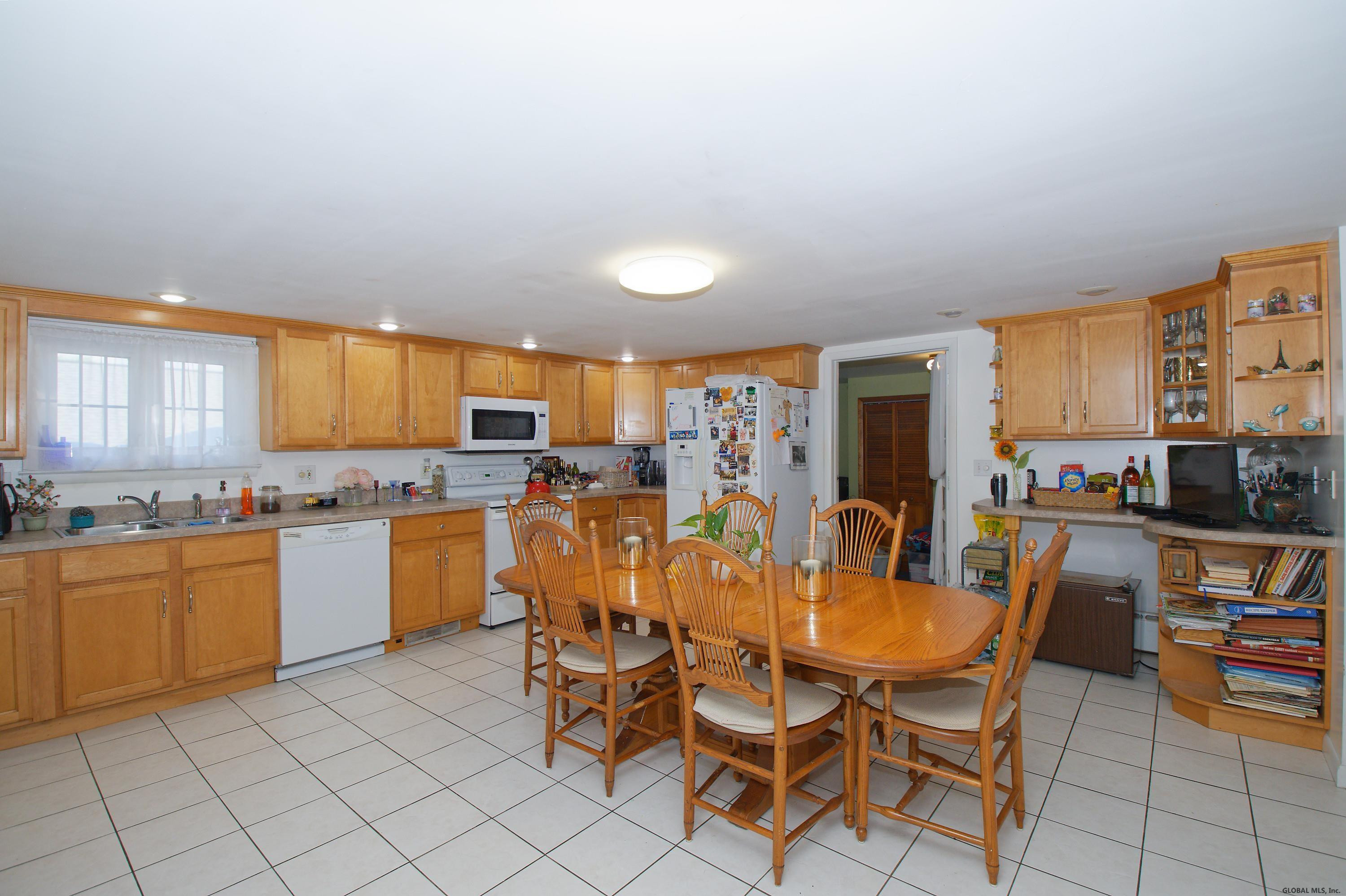 82 Dunsbach Road Halfmoon, NY 12065 - Photo 7 of 41 Photo 7